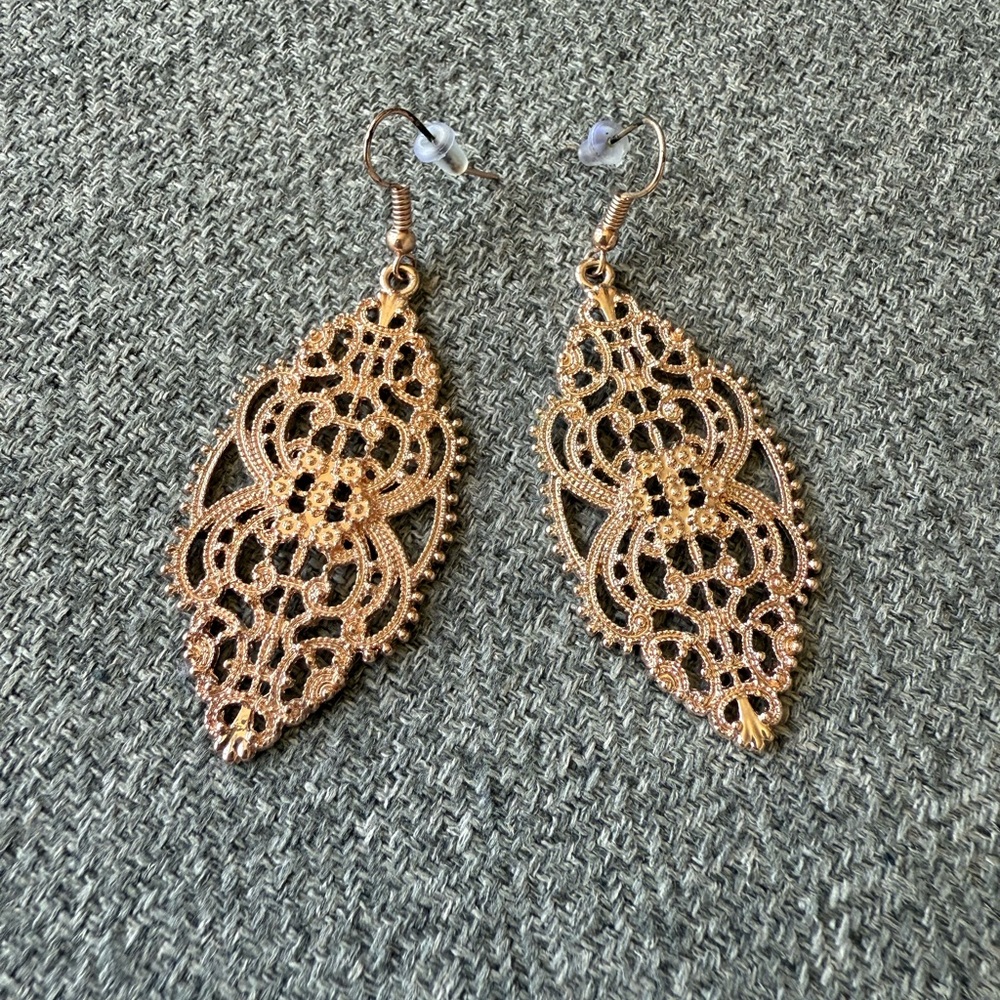 Elegant Gold Filigree Earrings